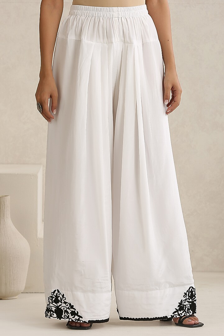 White Crepe Kashmiri Aari Embroidered Kurta Set by Wazir C at Pernia's Pop Up Shop