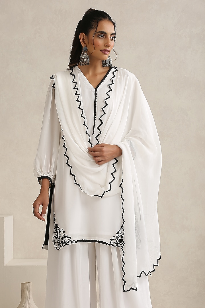 White Crepe Kashmiri Aari Embroidered Kurta Set by Wazir C at Pernia's Pop Up Shop