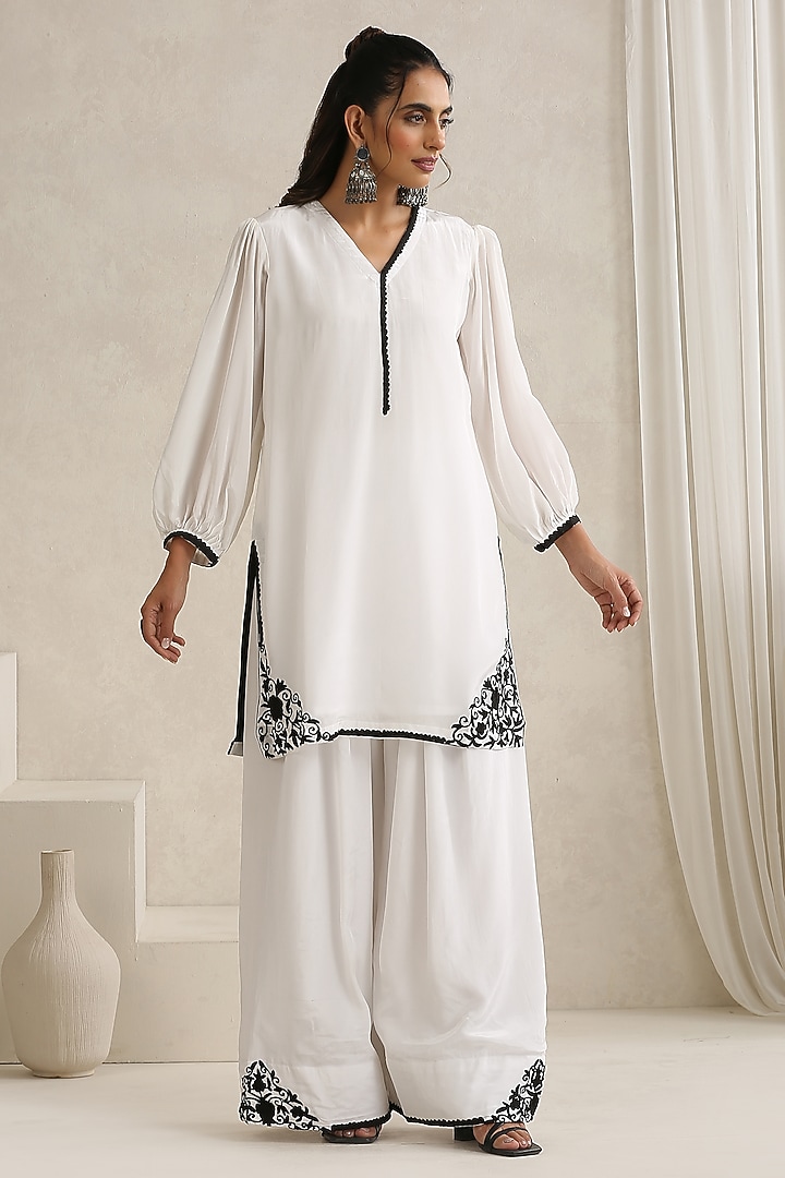 White Crepe Kashmiri Aari Embroidered Kurta Set by Wazir C at Pernia's Pop Up Shop