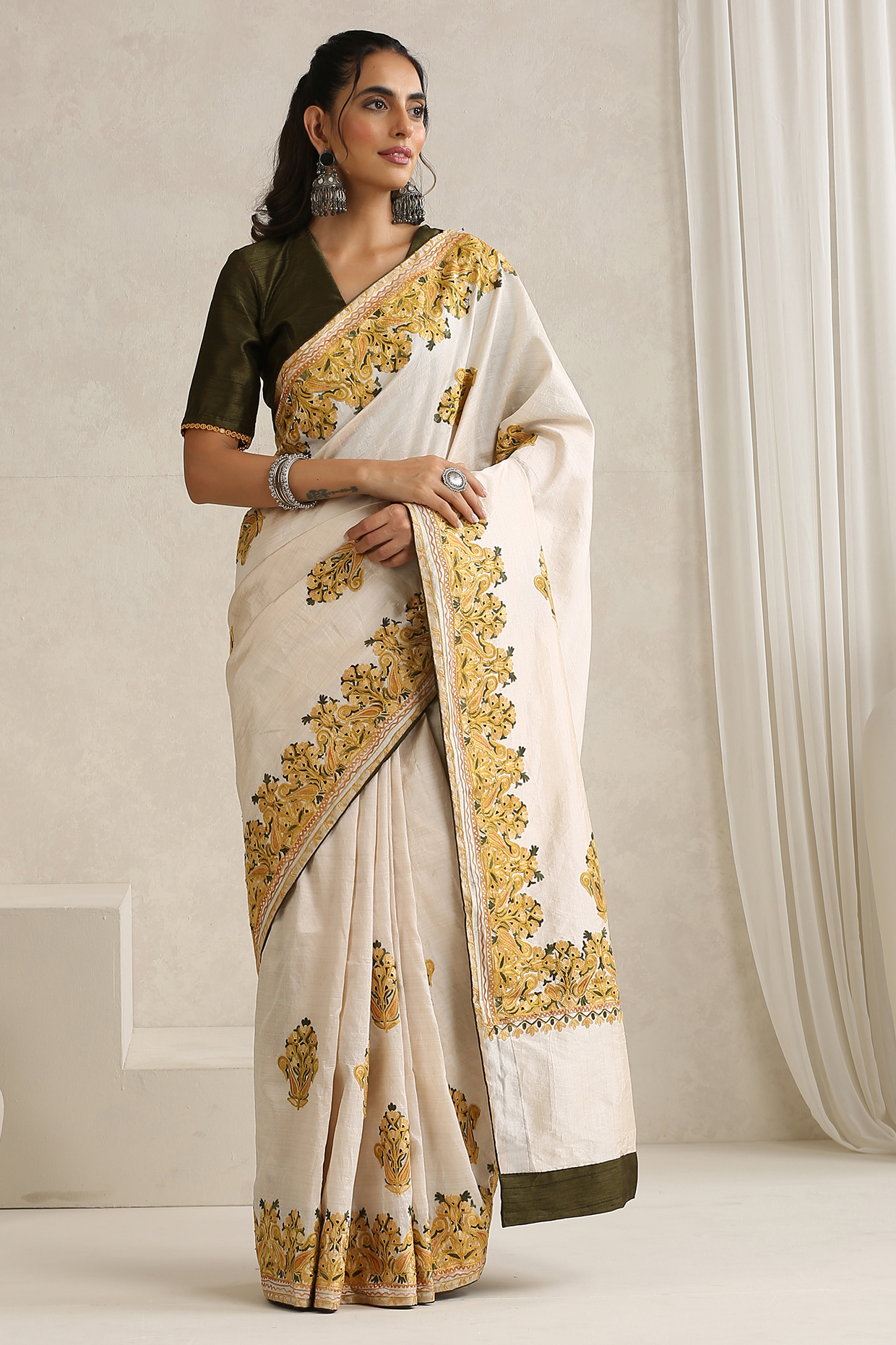 Off-White Silk Kashmiri Aari Embroidered Party Wear Saree Set by Wazir C at Pernia's Pop Up Shop