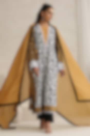 Black & Beige Georgette Kashmiri Aari Embroidered Kurta Set by Wazir C at Pernia's Pop Up Shop