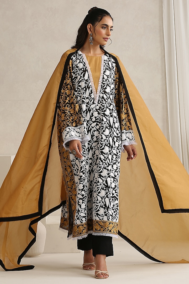 Black & Beige Georgette Kashmiri Aari Embroidered Kurta Set by Wazir C at Pernia's Pop Up Shop
