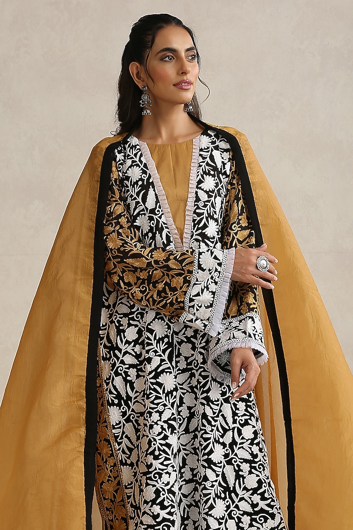 Black & Beige Georgette Kashmiri Aari Embroidered Kurta Set by Wazir C at Pernia's Pop Up Shop