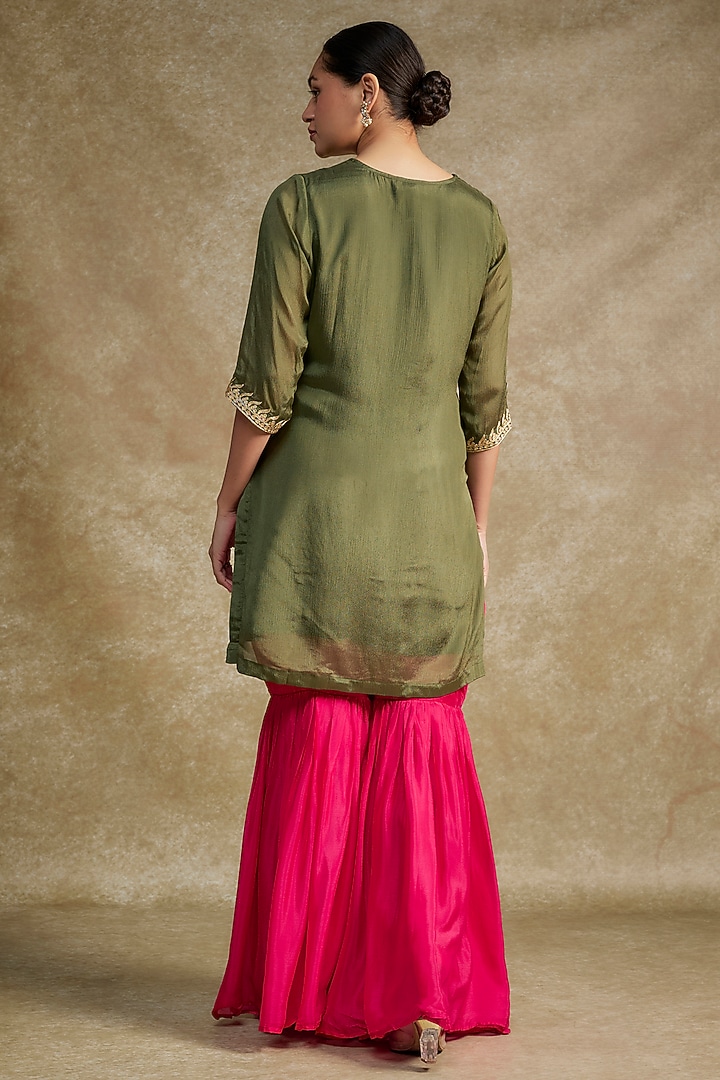Green Mul Chinon & Organza Tilla Embroidered Kurta Set by Wazir C at Pernia's Pop Up Shop