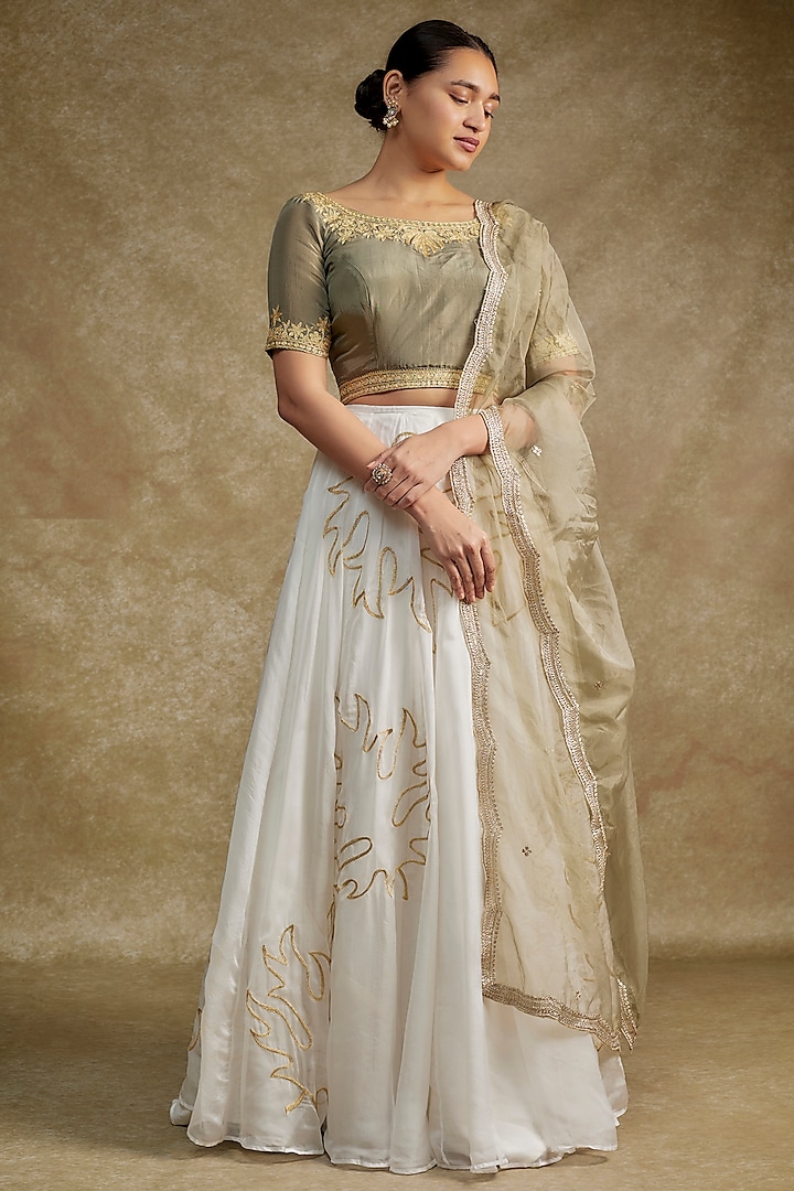 White Silk & Organza Kashmiri Tilla Embroidered Lehenga Set by Wazir C at Pernia's Pop Up Shop