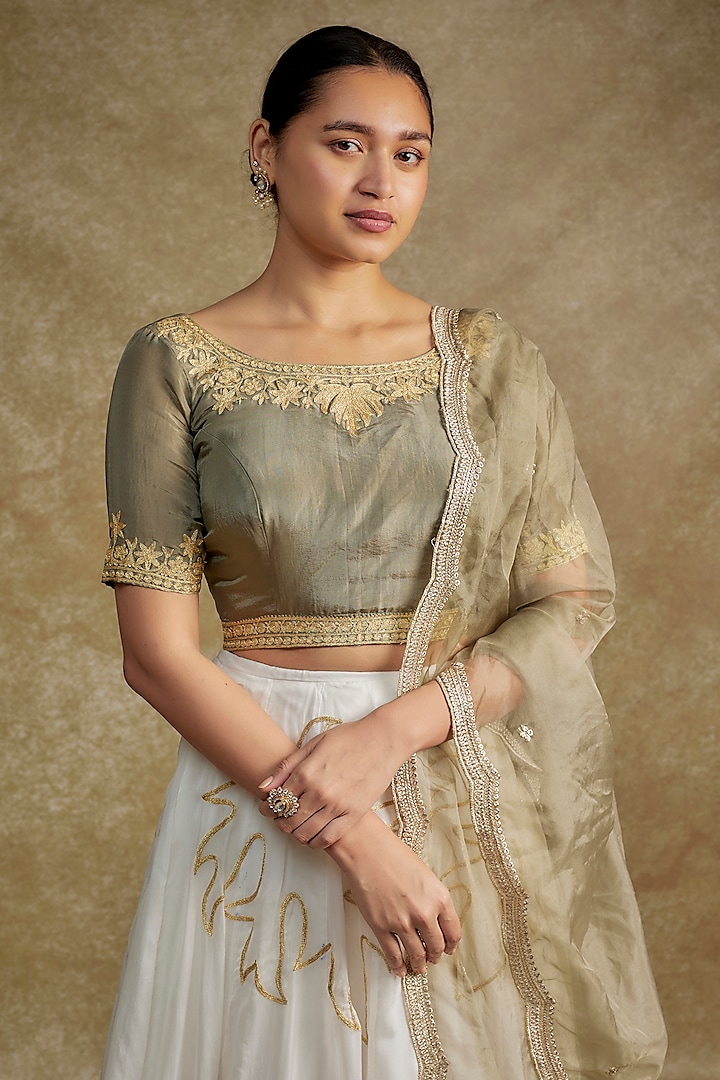 White Silk & Organza Kashmiri Tilla Embroidered Lehenga Set by Wazir C at Pernia's Pop Up Shop