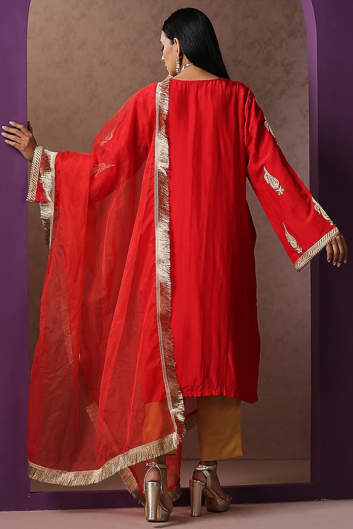 Red Silk Embroidered Pheran Kurta Set by Wazir C at Pernia's Pop Up Shop