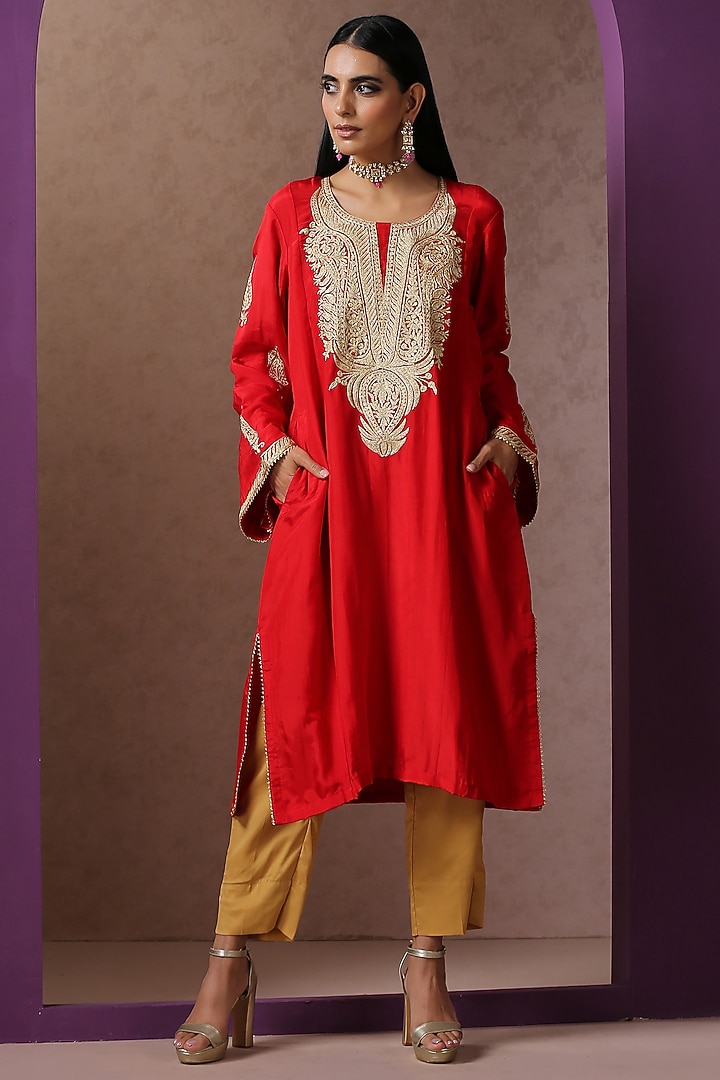 Red Silk Embroidered Pheran Kurta Set by Wazir C at Pernia's Pop Up Shop