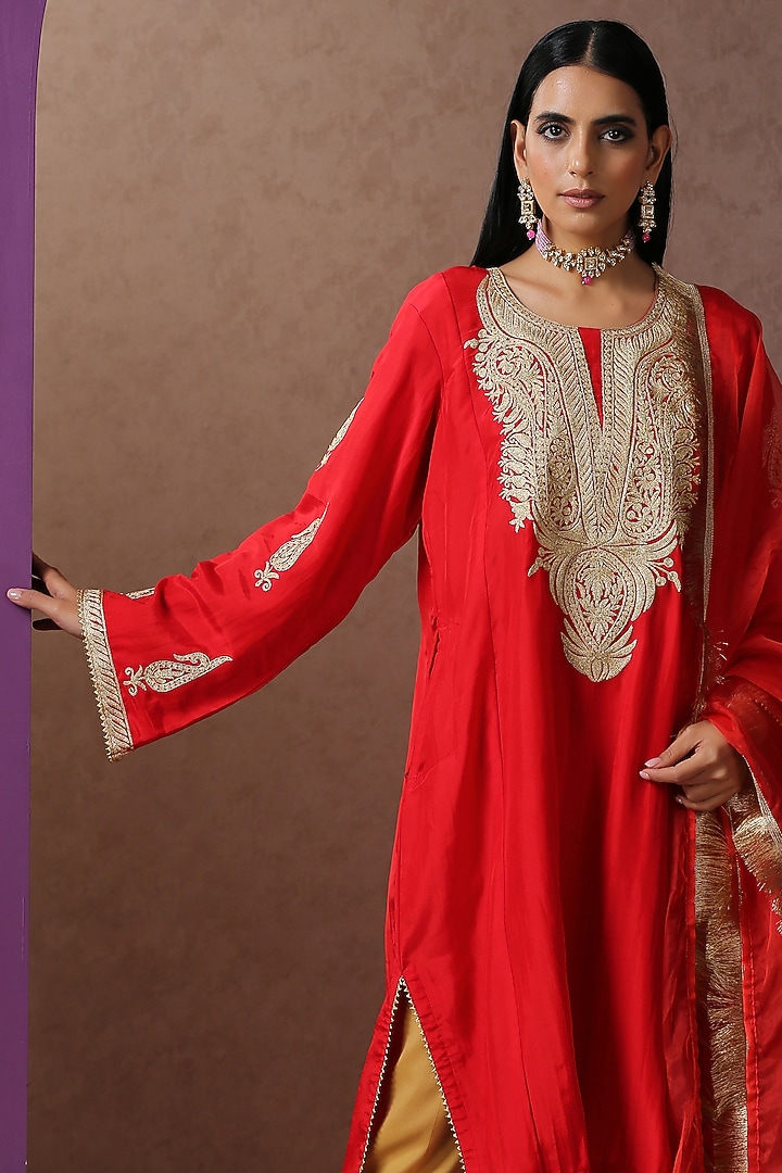Red Silk Embroidered Pheran Kurta Set by Wazir C at Pernia's Pop Up Shop