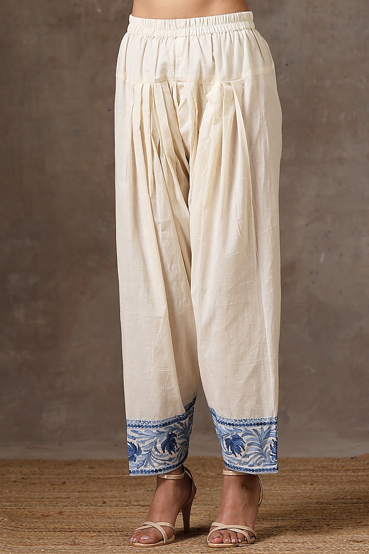 Off-White Cotton Embroidered Pheran Kurta Set by Wazir C at Pernia's Pop Up Shop