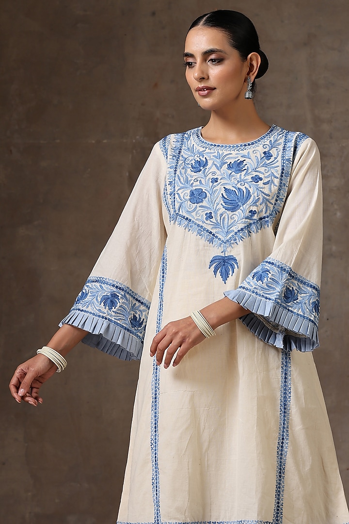 Off-White Cotton Embroidered Pheran Kurta Set by Wazir C at Pernia's Pop Up Shop