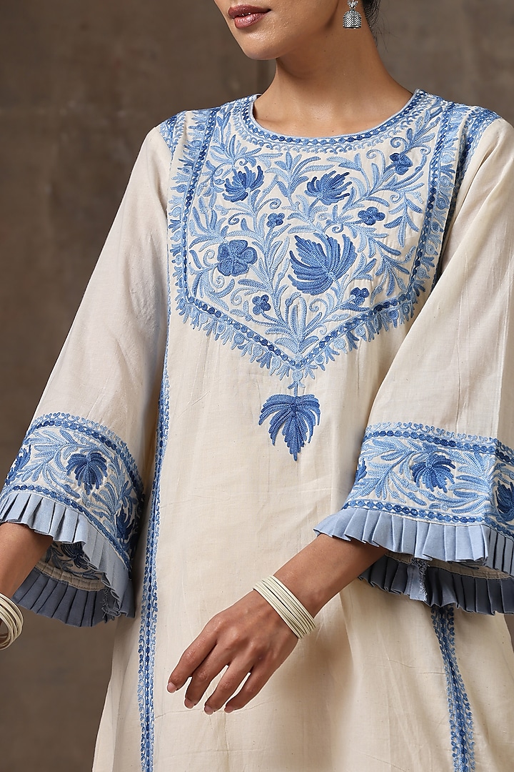 Off-White Cotton Embroidered Pheran Kurta Set by Wazir C at Pernia's Pop Up Shop