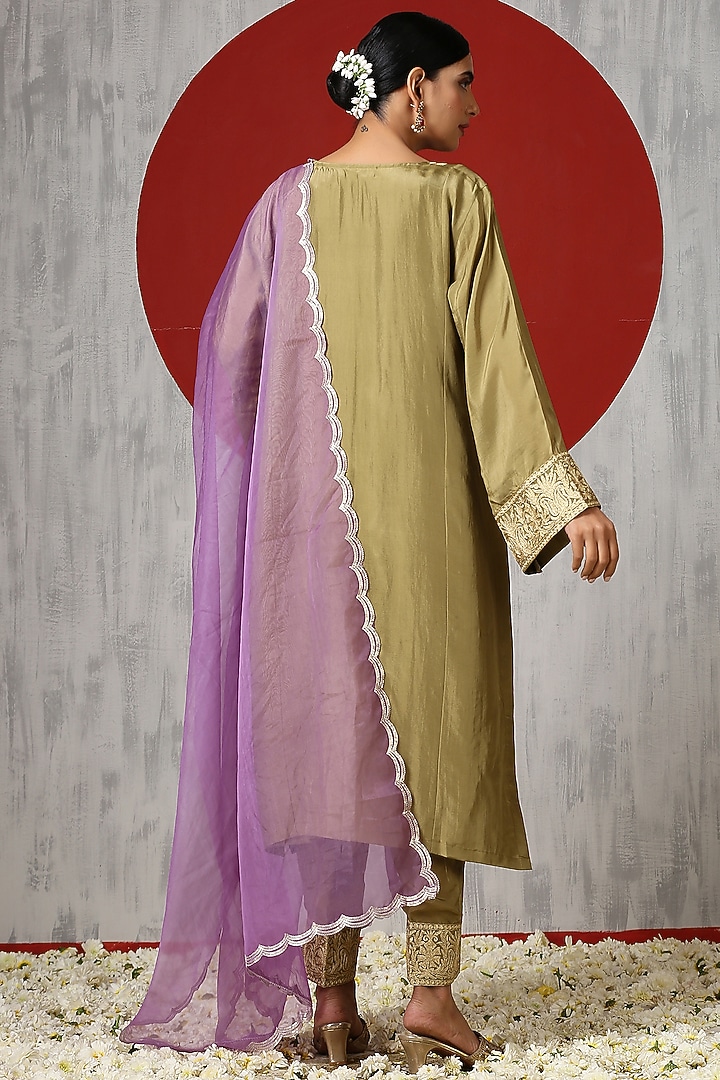 Mehendi Green Silk Embroidered Pheran Kurta Set by Wazir C at Pernia's Pop Up Shop