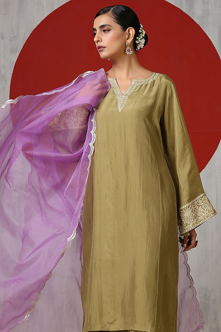 Mehendi Green Silk Embroidered Pheran Kurta Set by Wazir C at Pernia's Pop Up Shop