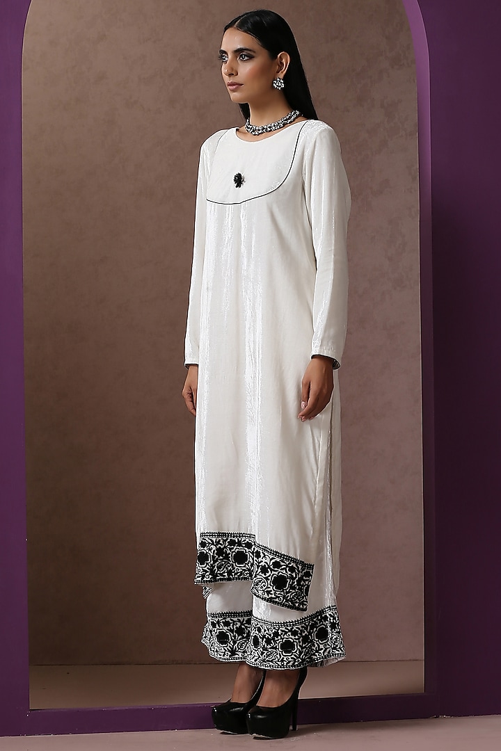 White Velvet Embroidered Kurta Set by Wazir C at Pernia's Pop Up Shop