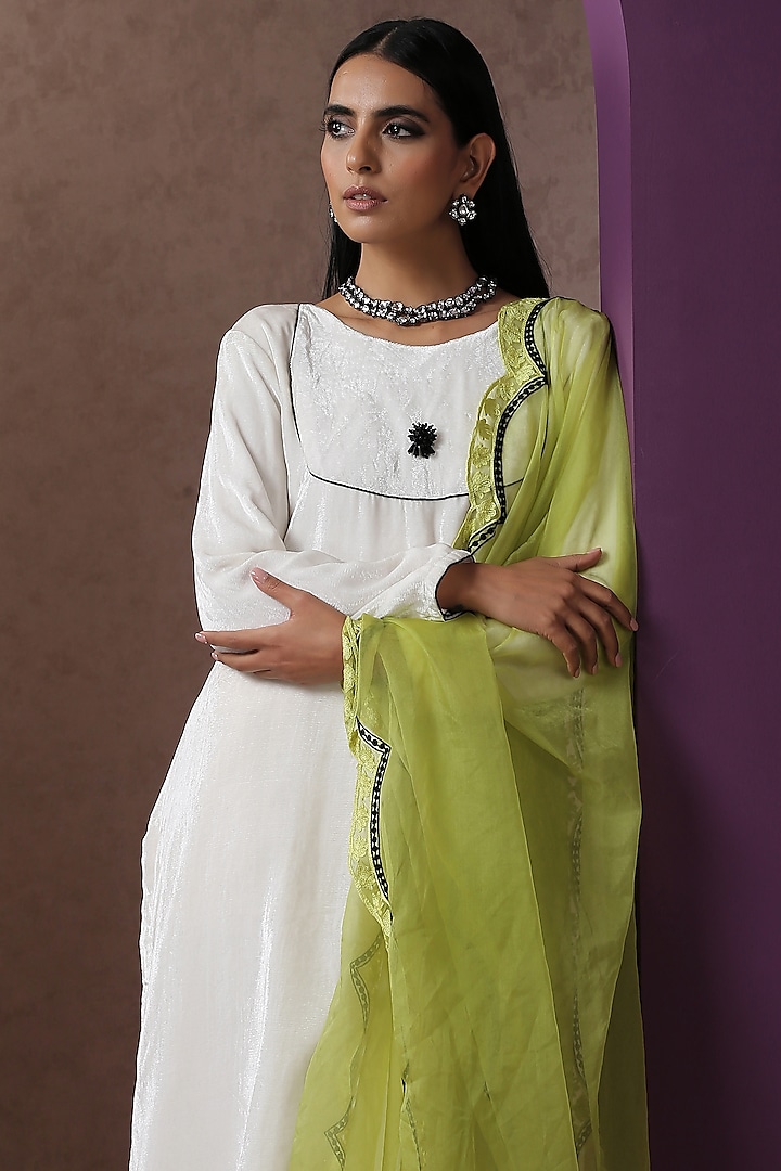 White Velvet Embroidered Kurta Set by Wazir C at Pernia's Pop Up Shop
