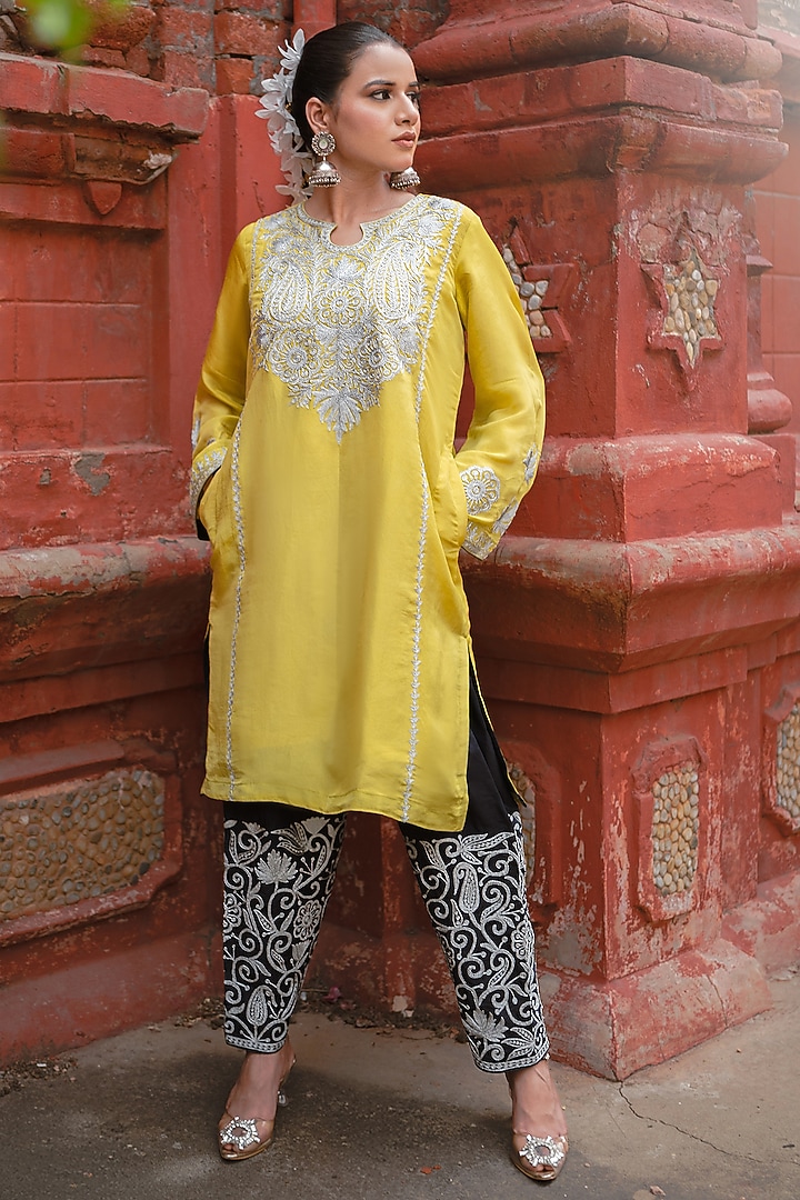 Lemon Silk Kashmiri Tilla Embroidered Kurta Set by Wazir C at Pernia's Pop Up Shop