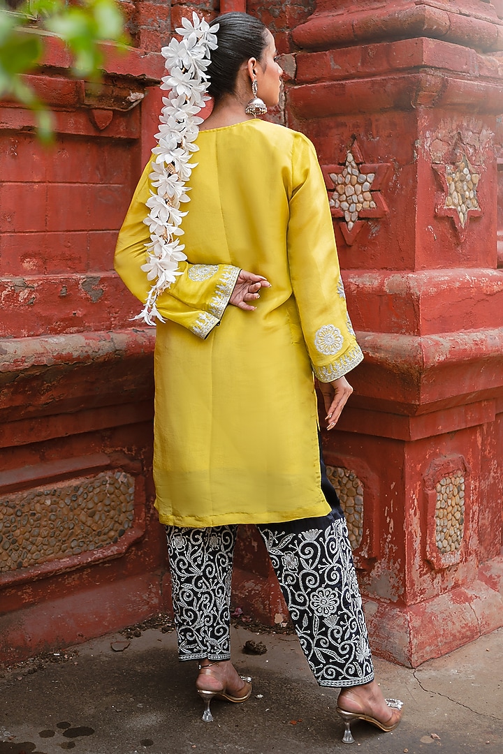 Lemon Silk Kashmiri Tilla Embroidered Kurta Set by Wazir C at Pernia's Pop Up Shop