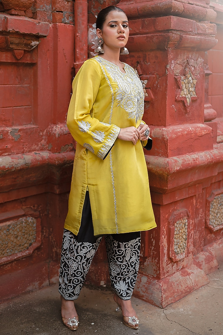 Lemon Silk Kashmiri Tilla Embroidered Kurta Set by Wazir C at Pernia's Pop Up Shop