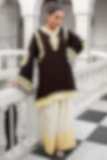 Brown Crepe Kashmiri Tilla Embroidered Kurta Set by Wazir C at Pernia's Pop Up Shop