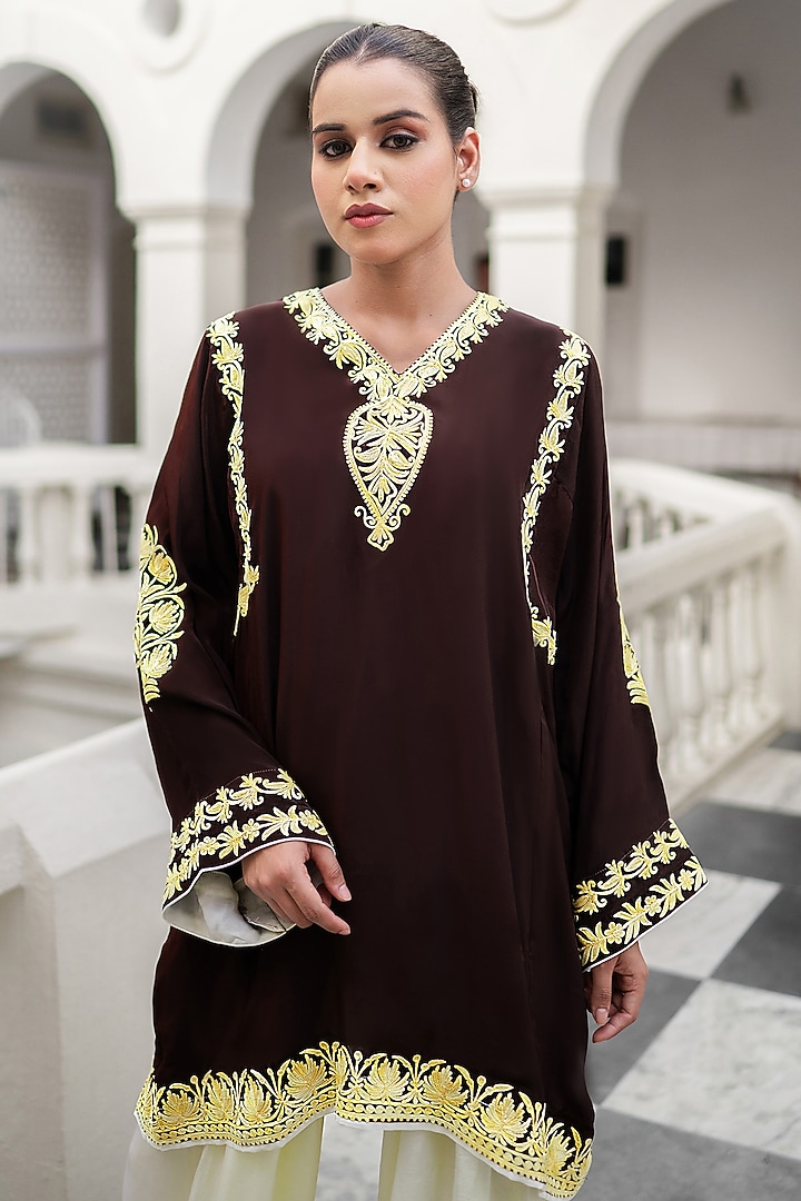 Brown Crepe Kashmiri Tilla Embroidered Kurta Set by Wazir C at Pernia's Pop Up Shop