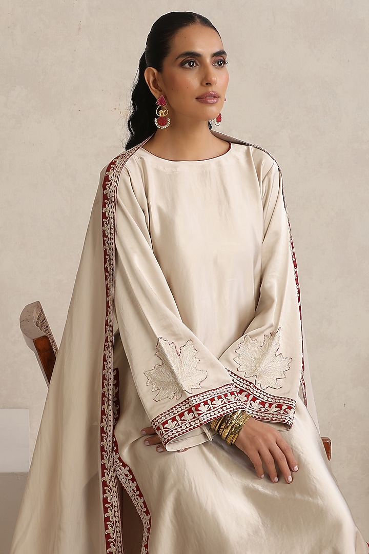 Off-White Satin Kashmiri Tilla Embroidered Kurta Set by Wazir C at Pernia's Pop Up Shop