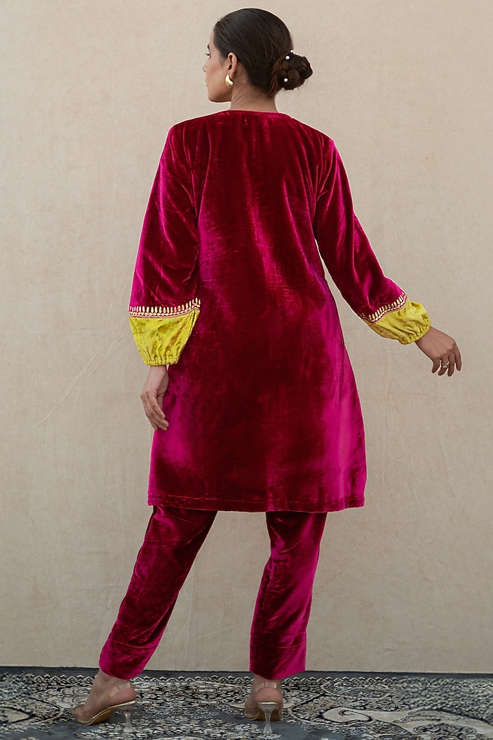 Hot Pink & Neon Velvet Kashmiri Tilla Embroidered Kurta Set by Wazir C at Pernia's Pop Up Shop