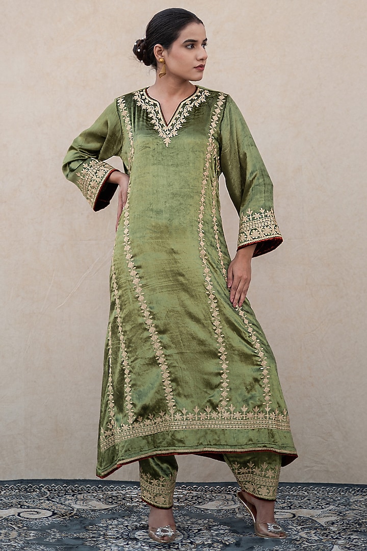 Olive Green Velvet Kashmiri Tilla Embroidered Kurta Set by Wazir C at Pernia's Pop Up Shop