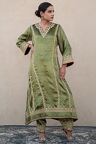 Olive Green Velvet Kashmiri Tilla Embroidered Kurta Set by Wazir C