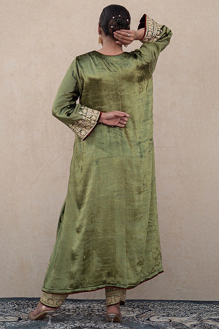 Olive Green Velvet Kashmiri Tilla Embroidered Kurta Set by Wazir C at Pernia's Pop Up Shop