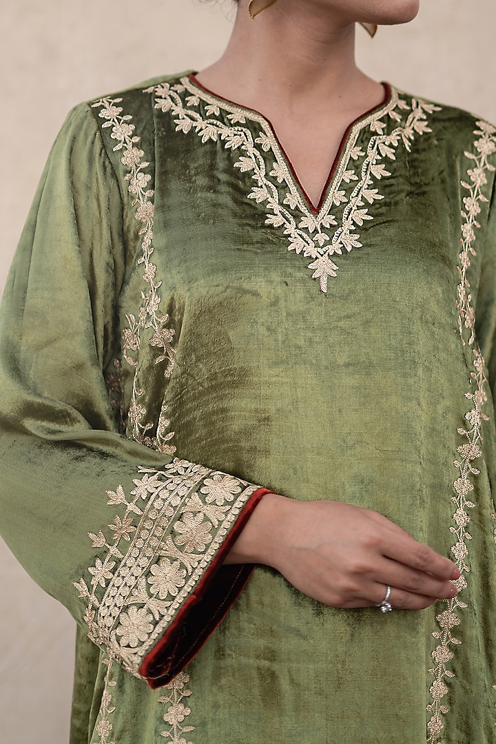 Olive Green Velvet Kashmiri Tilla Embroidered Kurta Set by Wazir C at Pernia's Pop Up Shop