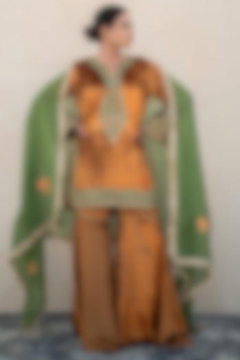 Mustard Velvet Kashmiri Tilla Embroidered Kurta Set by Wazir C at Pernia's Pop Up Shop