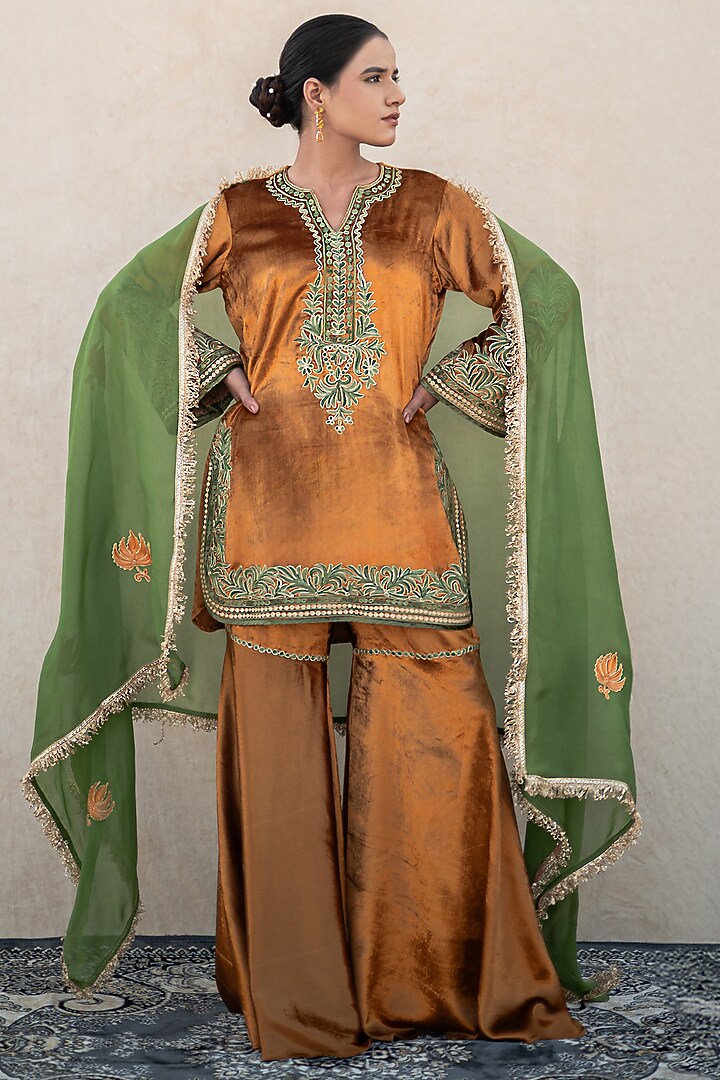 Mustard Velvet Kashmiri Tilla Embroidered Kurta Set by Wazir C at Pernia's Pop Up Shop