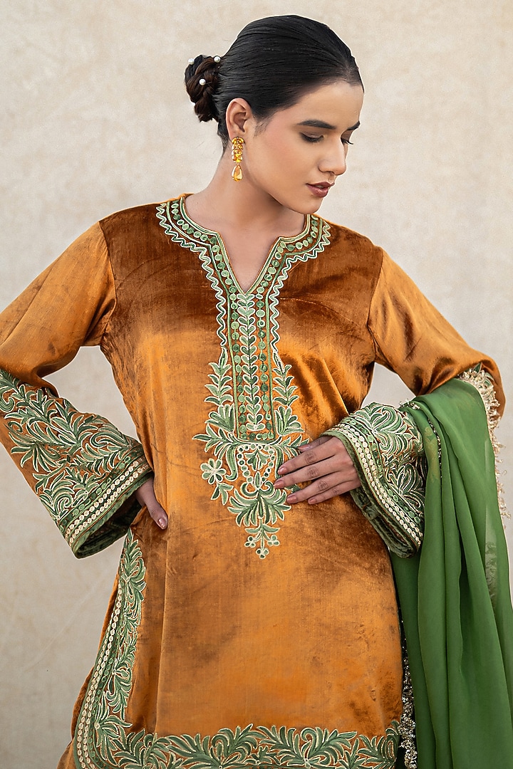 Mustard Velvet Kashmiri Tilla Embroidered Kurta Set by Wazir C at Pernia's Pop Up Shop