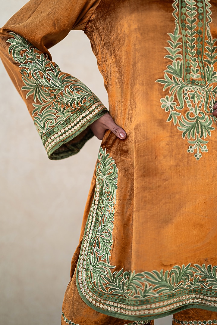Mustard Velvet Kashmiri Tilla Embroidered Kurta Set by Wazir C at Pernia's Pop Up Shop