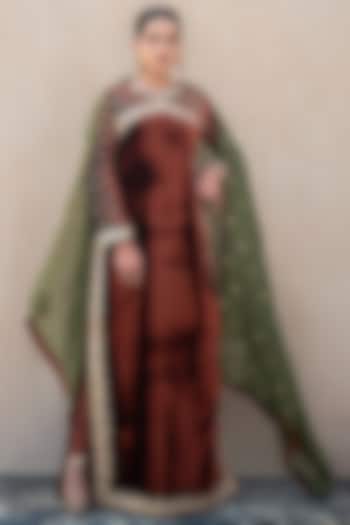 Rust Velvet Kashmiri Tilla Embroidered Kurta Set by Wazir C at Pernia's Pop Up Shop