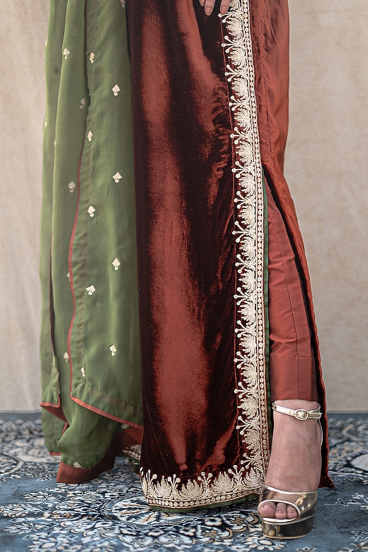 Rust Velvet Kashmiri Tilla Embroidered Kurta Set by Wazir C at Pernia's Pop Up Shop