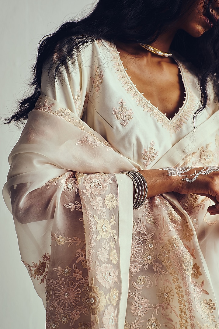 Ivory Organza Silk Aari Embroidered Reception Saree Set by Wabi Sabi at Pernia's Pop Up Shop