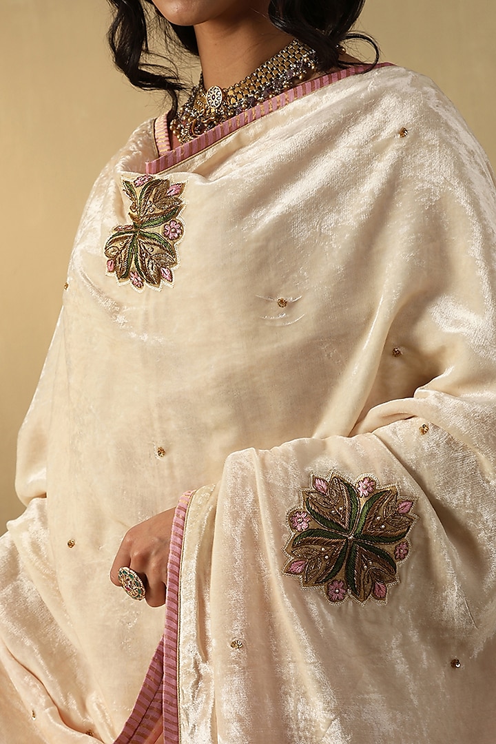 Off-White Silk Velvet Hand Embroidered Dushala by Weaverstory at Pernia's Pop Up Shop