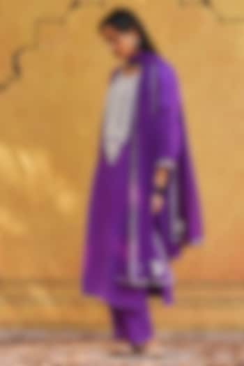 Purple Pure Silk Hand Embroidered Kurta Set by Weaverstory at Pernia's Pop Up Shop