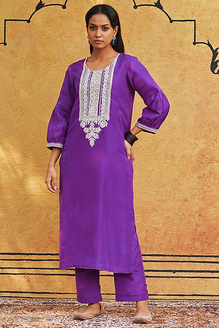 Purple Pure Silk Hand Embroidered Kurta Set by Weaverstory at Pernia's Pop Up Shop