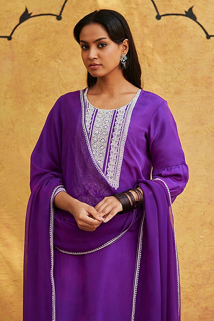 Purple Pure Silk Hand Embroidered Kurta Set by Weaverstory at Pernia's Pop Up Shop