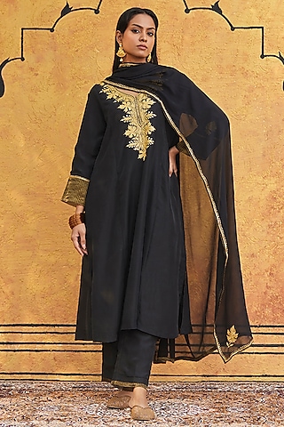Black Pure Silk Hand Embroidered Kurta Set by Weaverstory