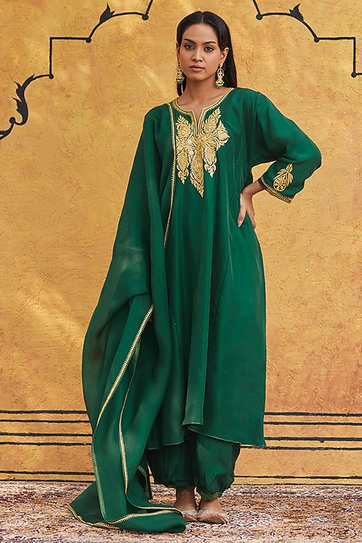 Green Pure Silk Hand Embroidered Kurta Set by Weaverstory