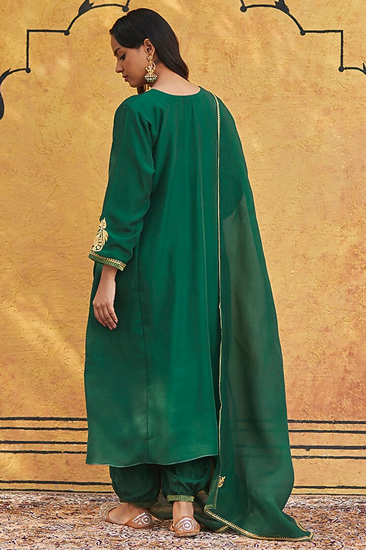 Green Pure Silk Hand Embroidered Kurta Set by Weaverstory at Pernia's Pop Up Shop