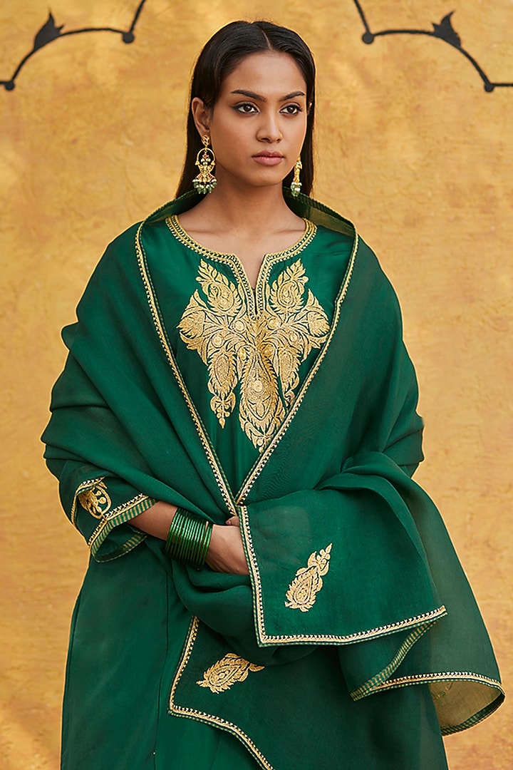 Green Pure Silk Hand Embroidered Kurta Set by Weaverstory at Pernia's Pop Up Shop