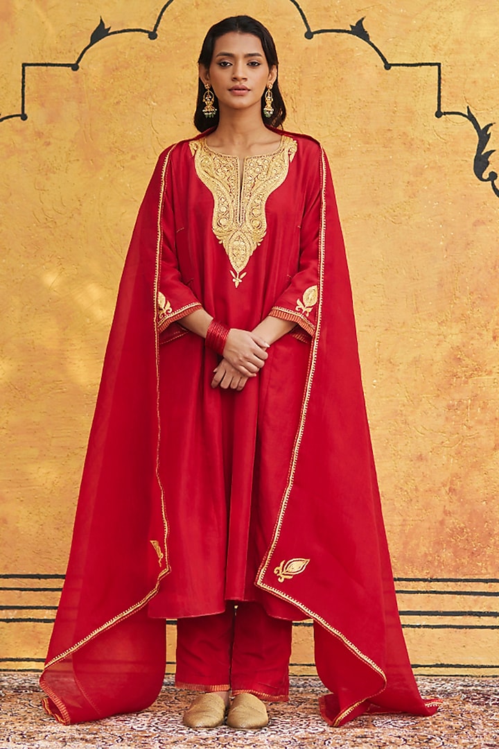 Red Pure Silk Hand Embroidered Kurta Set by Weaverstory
