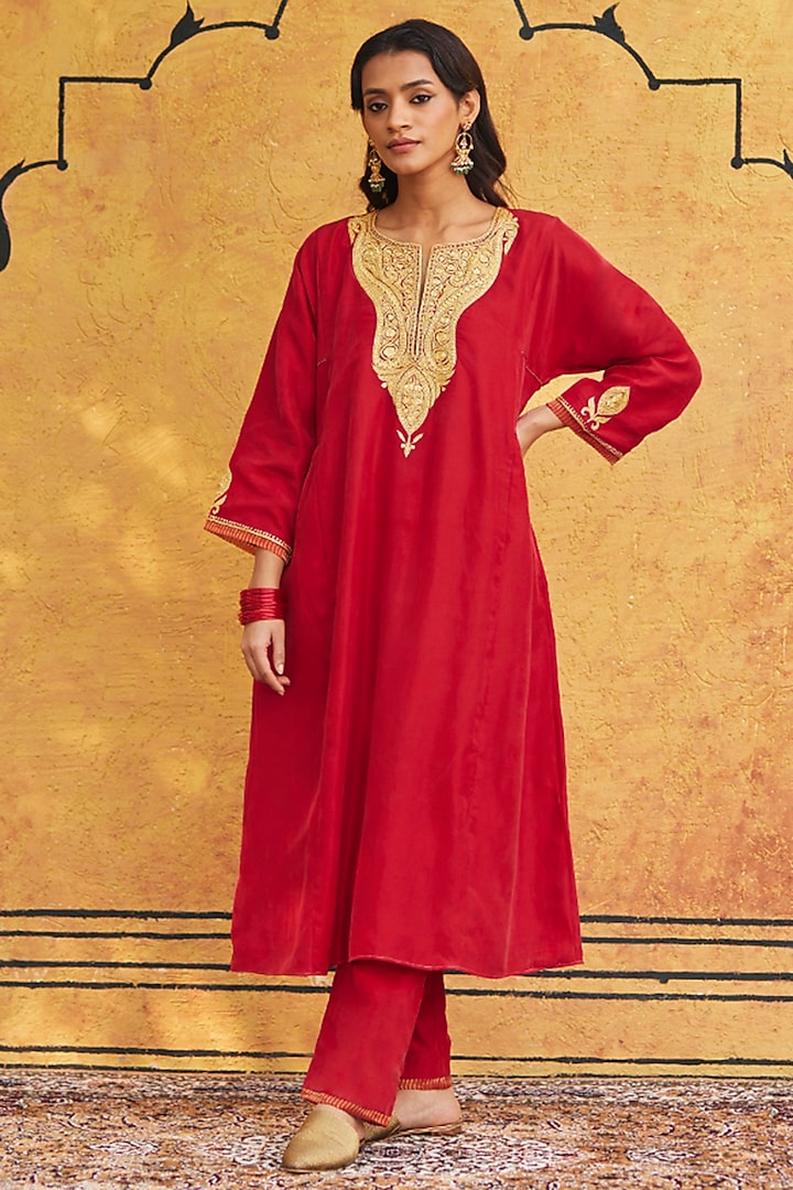 Red Pure Silk Hand Embroidered Kurta Set by Weaverstory at Pernia's Pop Up Shop