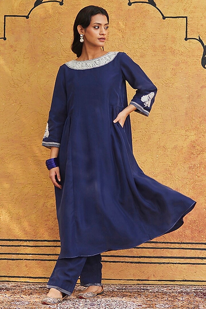 Blue Pure Silk Hand Embroidered Kurta Set by Weaverstory at Pernia's Pop Up Shop