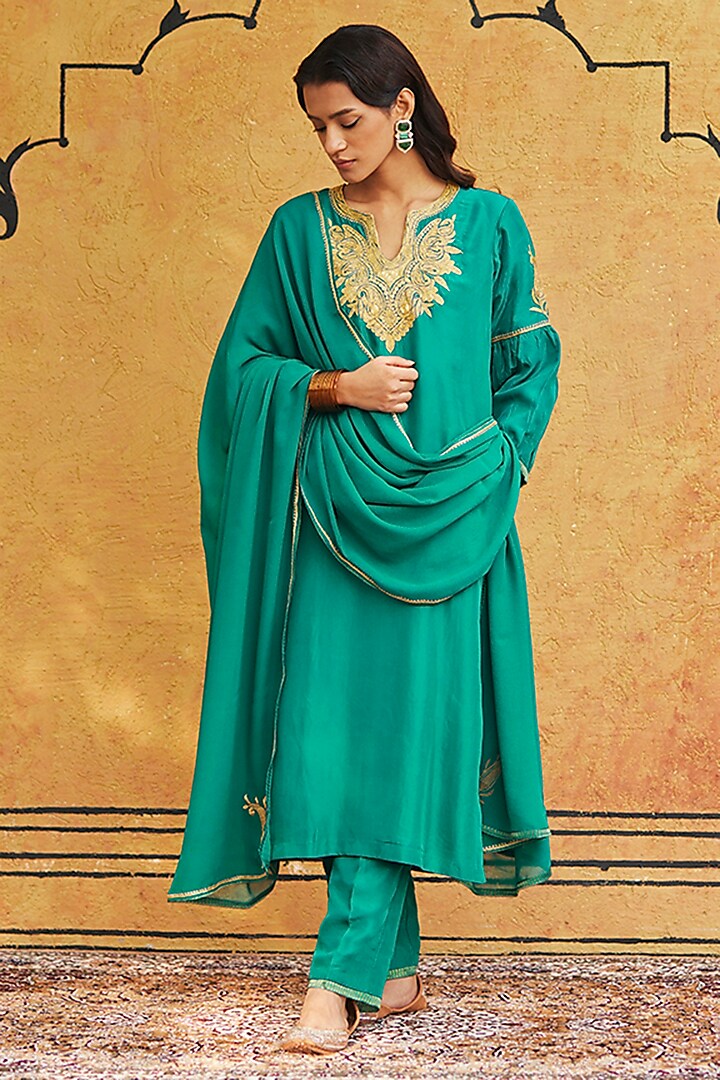 Green Pure Silk Hand Embroidered Kurta Set by Weaverstory